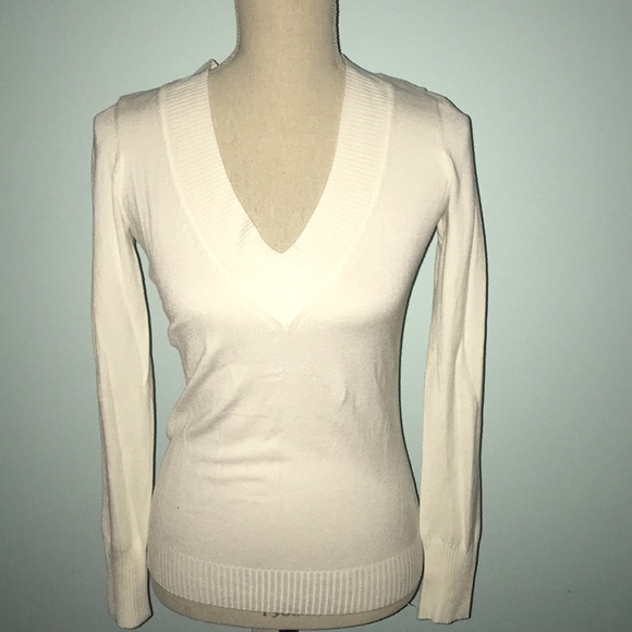 Express Sweaters - Express Off White Stretch Vneck Lightweight Sweater